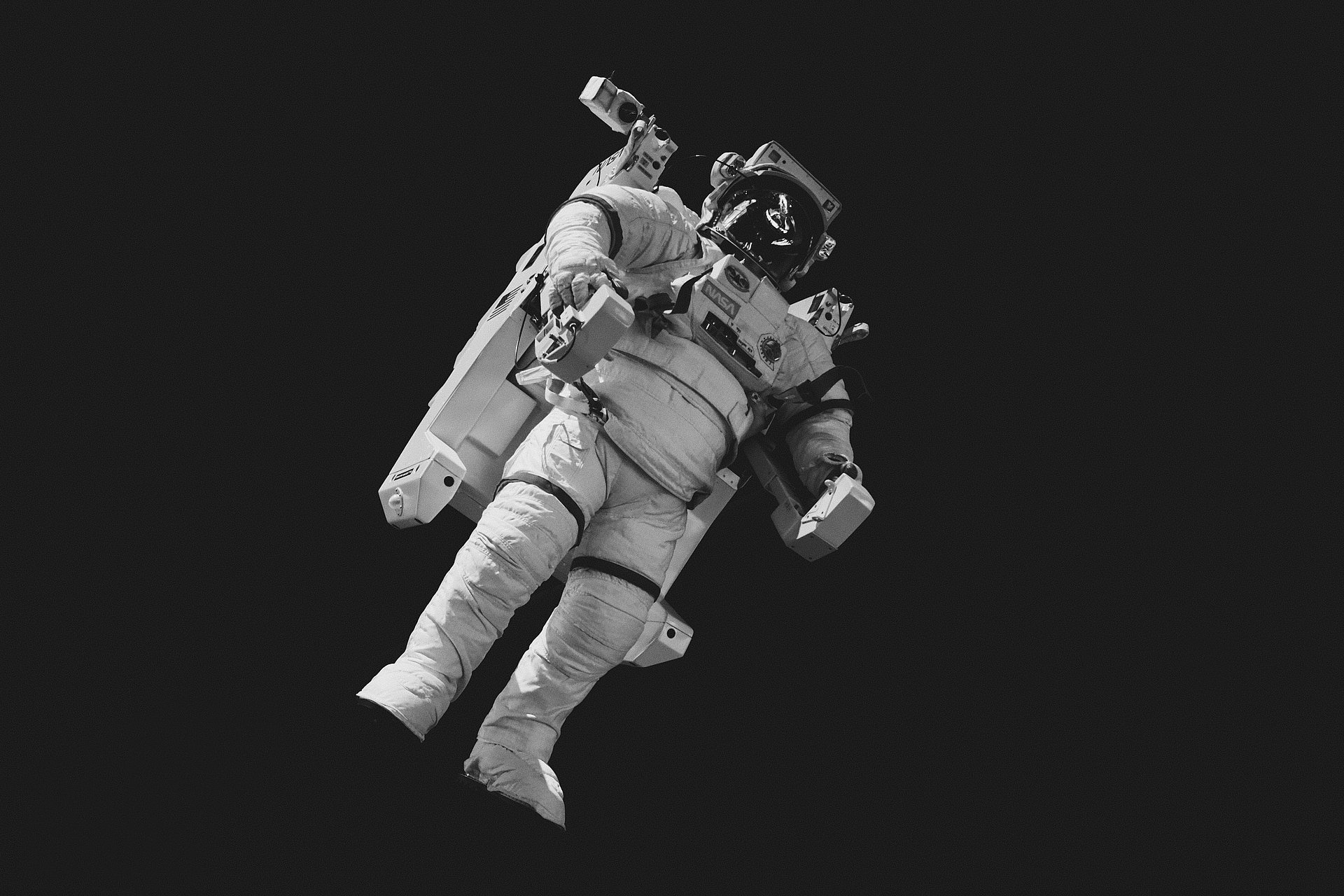 Symbolbild: Astronaut im Weltall schwebend